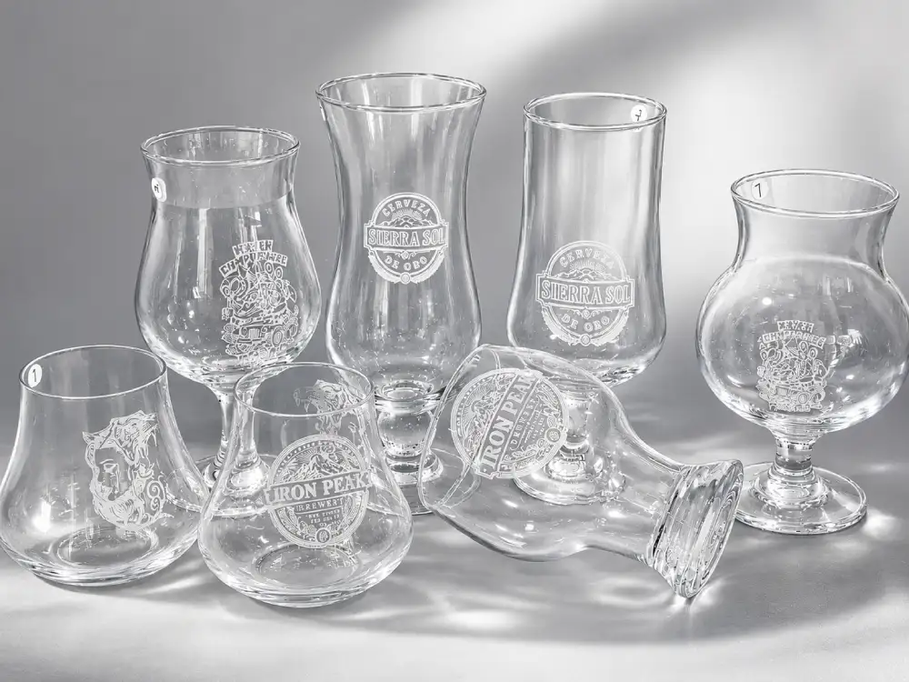 Lasergravurmaschine für Glasflaschen – speziell für Hersteller von Trinkbechern mit hohem Produktionsvolumen entwickelt